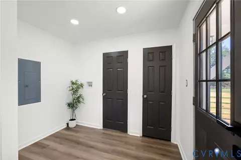 Entry Way - 4115 Chestnut Dr, North Dinwiddie, VA 23803 photo 2 of 2