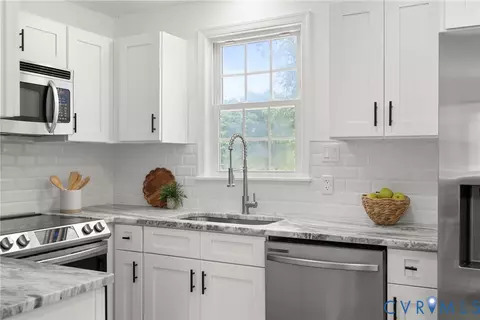Kitchen - 4115 Chestnut Dr, North Dinwiddie, VA 23803 photo 3 of 3