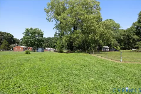 Exterior - 4115 Chestnut Dr, North Dinwiddie, VA 23803 photo 5 of 6