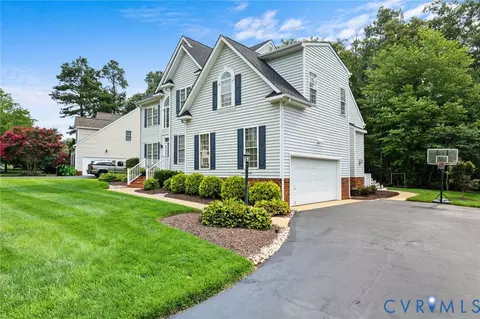 Exterior - 1007 Gravity Hill Rd, Midlothian, VA 23114 photo 2 of 9