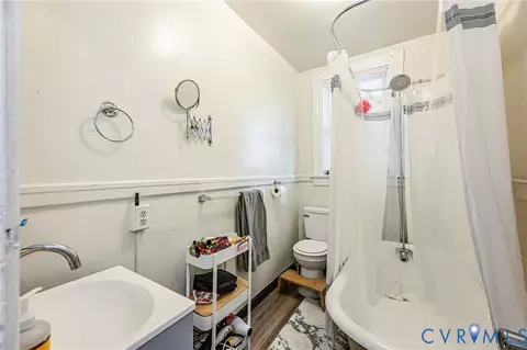 Bath - 1209 Wallace St, Richmond, VA 23220 photo 5 of 6