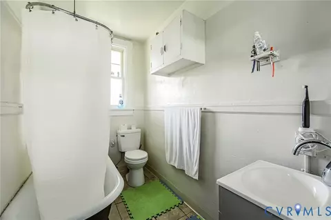 Bath - 1209 Wallace St, Richmond, VA 23220 photo 2 of 6