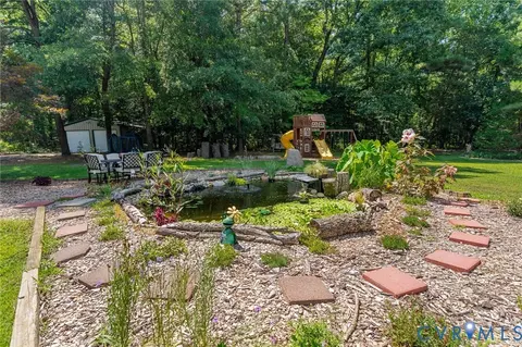 Exterior - 21700 Oak Hill Ct, Carson, VA 23830 photo 9 of 11