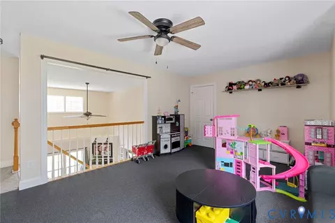 Entry Way - 21700 Oak Hill Ct, Carson, VA 23830 photo 3 of 5