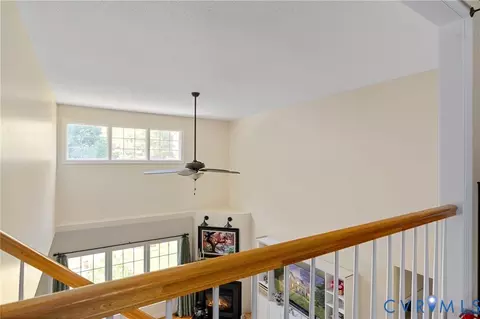 Entry Way - 21700 Oak Hill Ct, Carson, VA 23830 photo 4 of 5