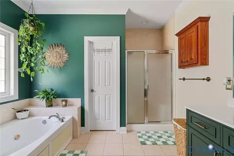 Bath - 21700 Oak Hill Ct, Carson, VA 23830 photo 2 of 6
