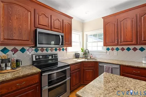 Kitchen - 21700 Oak Hill Ct, Carson, VA 23830 photo 3 of 4