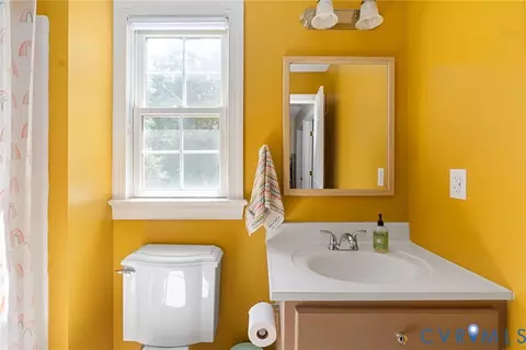 Bath - 21700 Oak Hill Ct, Carson, VA 23830 photo 6 of 6