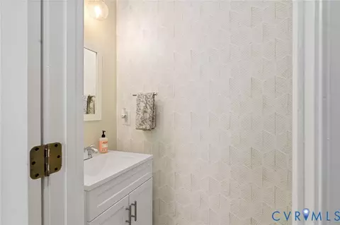 Bath - 21700 Oak Hill Ct, Carson, VA 23830 photo 4 of 6
