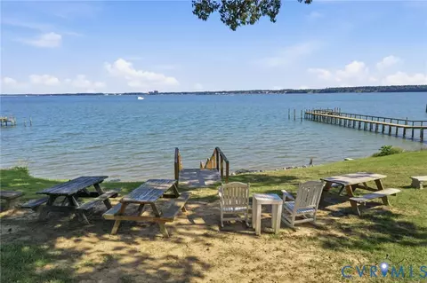 View/Area - 7614 Ashe St, Gloucester Point, VA 23062 photo 6 of 8