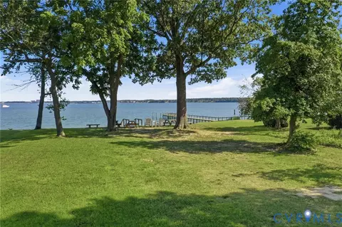 View/Area - 7614 Ashe St, Gloucester Point, VA 23062 photo 5 of 8