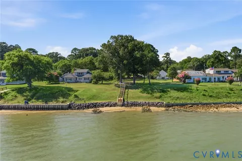 View/Area - 7614 Ashe St, Gloucester Point, VA 23062 photo 7 of 8