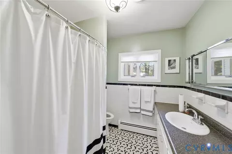 Bath - 7614 Ashe St, Gloucester Point, VA 23062 photo 5 of 6