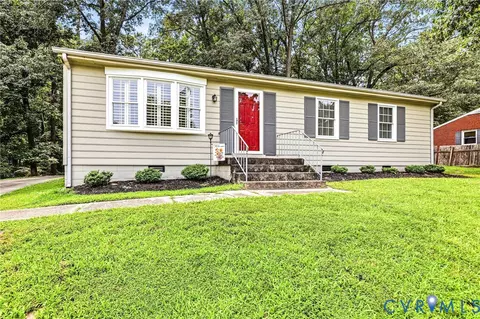 220 Biltmore Dr, Colonial Heights, VA 23834