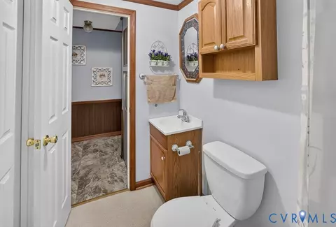 Bath - 19541 Templeton Rd, Carson, VA 23830 photo 2 of 4