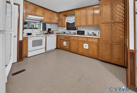 Kitchen - 19541 Templeton Rd, Carson, VA 23830 photo 2 of 3