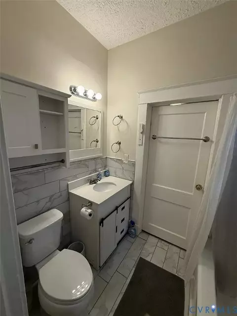 Bath - 117 E 33rd St, Richmond, VA 23224 photo 2 of 2