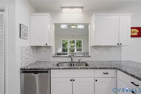 Kitchen - 6010 Mill Spring Ct, Midlothian, VA 23112 photo 2 of 3