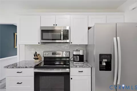 Kitchen - 6010 Mill Spring Ct, Midlothian, VA 23112 photo 3 of 3