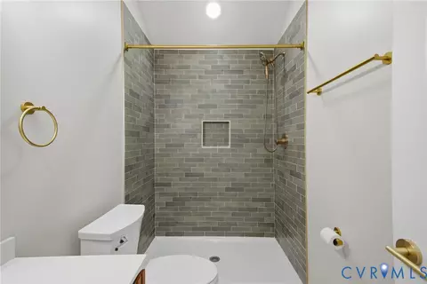 Bath - 6010 Mill Spring Ct, Midlothian, VA 23112 photo 1 of 5