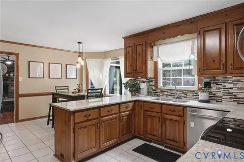 Kitchen - 13232 Singer Rd, Midlothian, VA 23112 photo 4 of 4