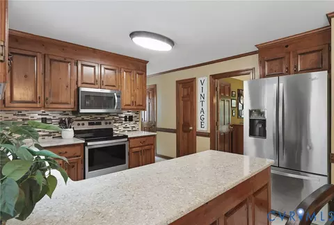 Kitchen - 13232 Singer Rd, Midlothian, VA 23112 photo 2 of 4