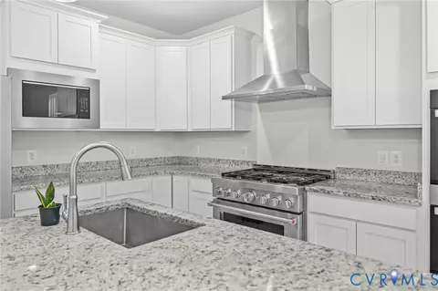 Kitchen - 199 Gibson St, Bumpass, VA 23024 photo 3 of 4