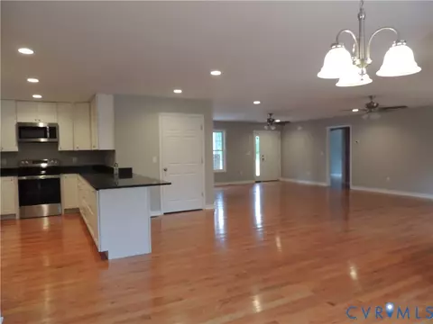 Living - 4417 Olgers Rd, Sutherland, VA 23885 photo 5 of 6