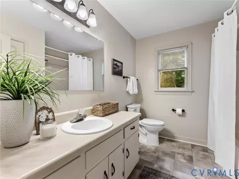 Bath - 5702 Standing Oak Rd, Midlothian, VA 23112 photo 2 of 3