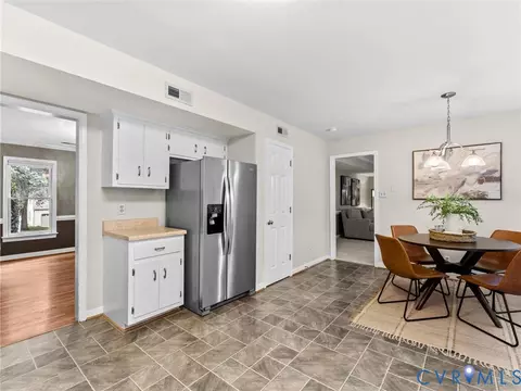 Dining - 5702 Standing Oak Rd, Midlothian, VA 23112 photo 3 of 4