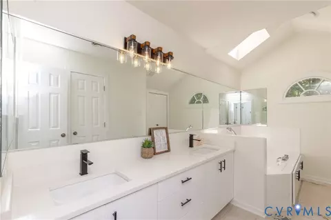 Bath - 751 Blakeston Dr, Richmond, VA 23236 photo 8 of 9