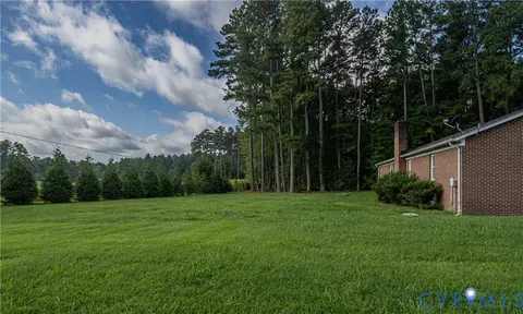 Exterior - 309 Old Plank Rd, Kenbridge, VA 23944 photo 6 of 13
