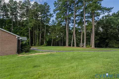 Exterior - 309 Old Plank Rd, Kenbridge, VA 23944 photo 4 of 13