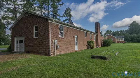 Exterior - 309 Old Plank Rd, Kenbridge, VA 23944 photo 9 of 13