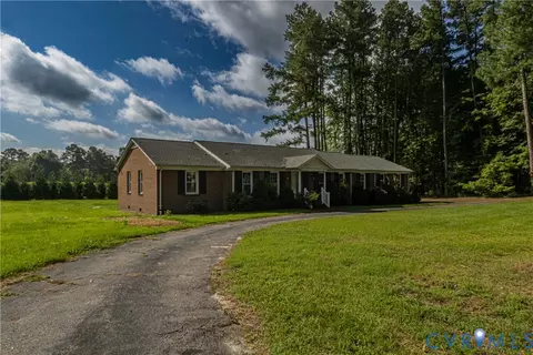 Exterior - 309 Old Plank Rd, Kenbridge, VA 23944 photo 2 of 13