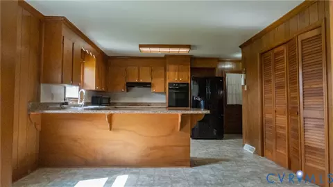 Kitchen - 309 Old Plank Rd, Kenbridge, VA 23944 photo 3 of 4