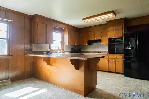 Kitchen - 309 Old Plank Rd, Kenbridge, VA 23944 photo 1 of 4
