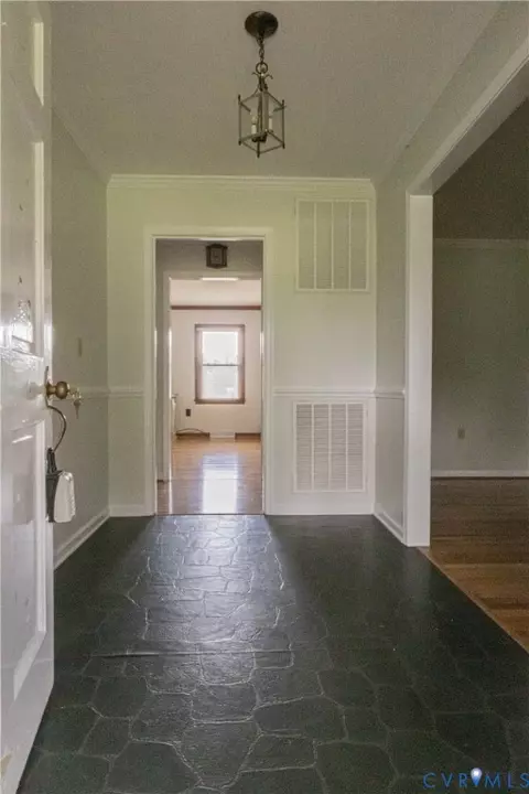 Entry Way - 309 Old Plank Rd, Kenbridge, VA 23944 photo 1 of 5
