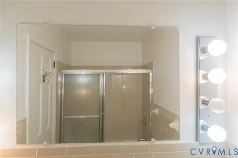 Bath - 309 Old Plank Rd, Kenbridge, VA 23944 photo 5 of 6