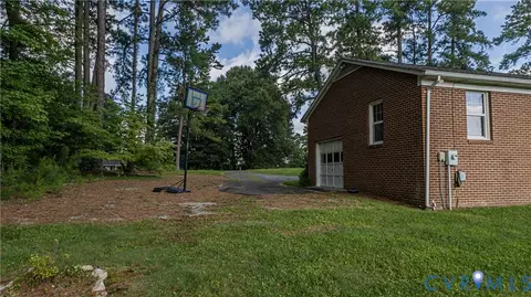 Exterior - 309 Old Plank Rd, Kenbridge, VA 23944 photo 8 of 13