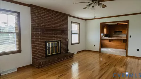 Living - 309 Old Plank Rd, Kenbridge, VA 23944 photo 4 of 4