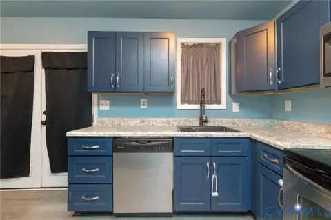 Kitchen - 3706 Luckylee Cres, Ampthill, VA 23234 photo 3 of 4