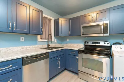 Kitchen - 3706 Luckylee Cres, Ampthill, VA 23234 photo 2 of 4