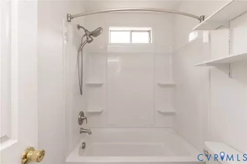 Bath - 3706 Luckylee Cres, Ampthill, VA 23234 photo 2 of 3
