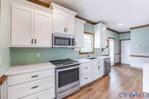 Kitchen - 827 Sutherland Rd, Church Road, VA 23833 photo 3 of 4
