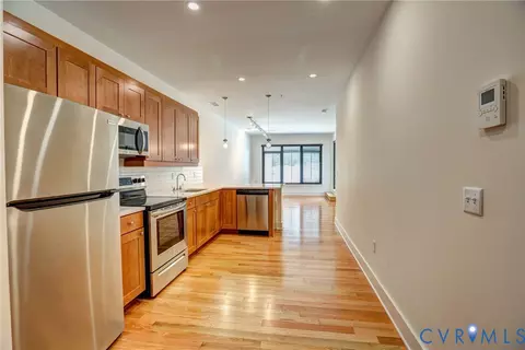 Entry Way - 304 E Grace St, Richmond, VA 23219 photo 2 of 2