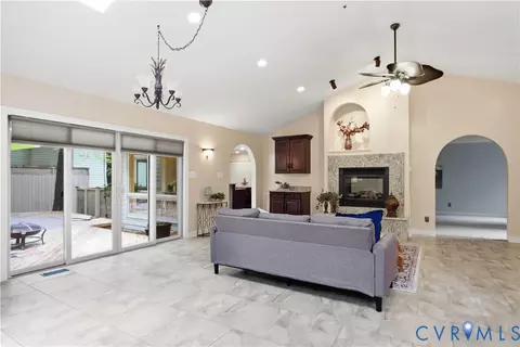Living - 14202 Spring Gate Ter, Midlothian, VA 23112 photo 2 of 6