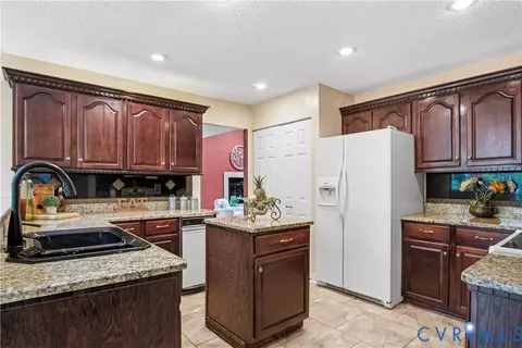 Kitchen - 14202 Spring Gate Ter, Midlothian, VA 23112 photo 2 of 5