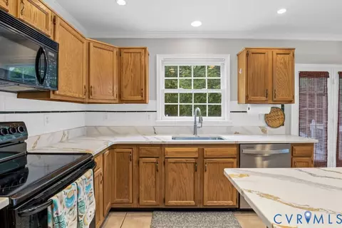 9536 Hungary Woods Dr, Glen Allen, VA 23060