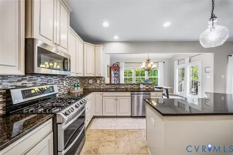 Kitchen - 16901 White Daisy Loop, Moseley, VA 23120 photo 3 of 3